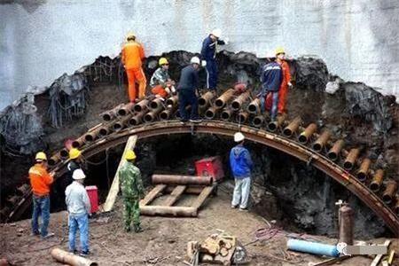 蒙城隧道钢花管支护案例
